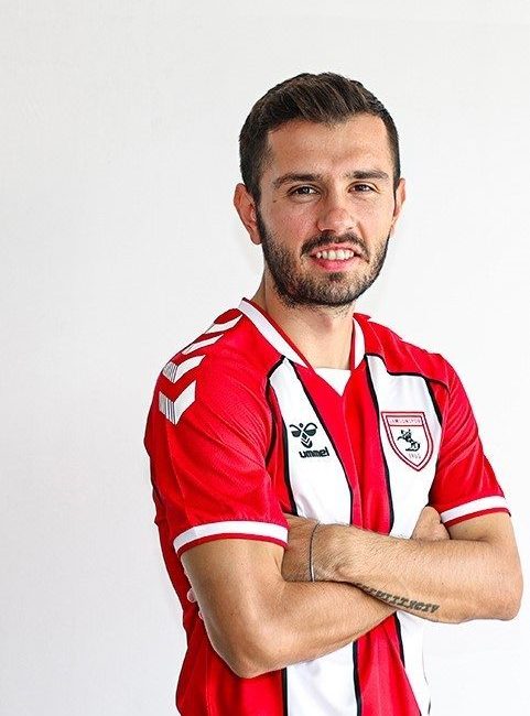 Samsunspor’un deneyimli futbolcusu Emre Kılınç, Trabzonspor maçında yaşadığı sakatlık sonucu