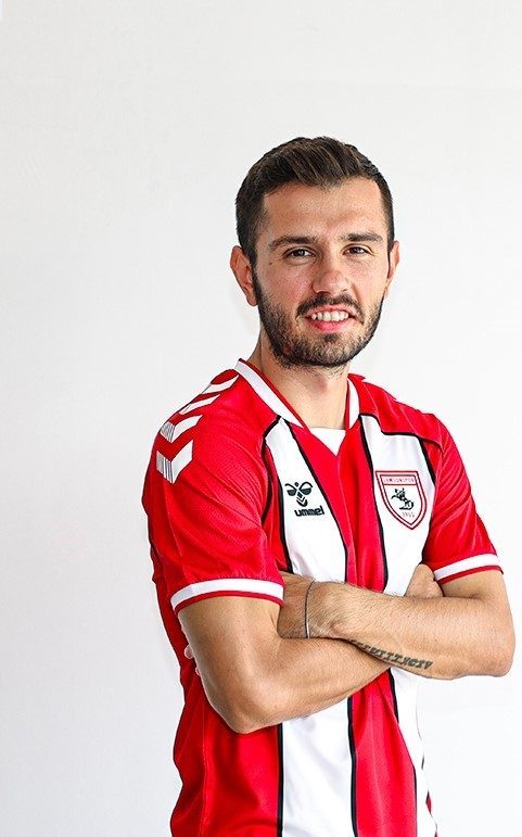 Samsunspor’un deneyimli futbolcusu Emre Kılınç, Trabzonspor maçında yaşadığı sakatlık sonucu