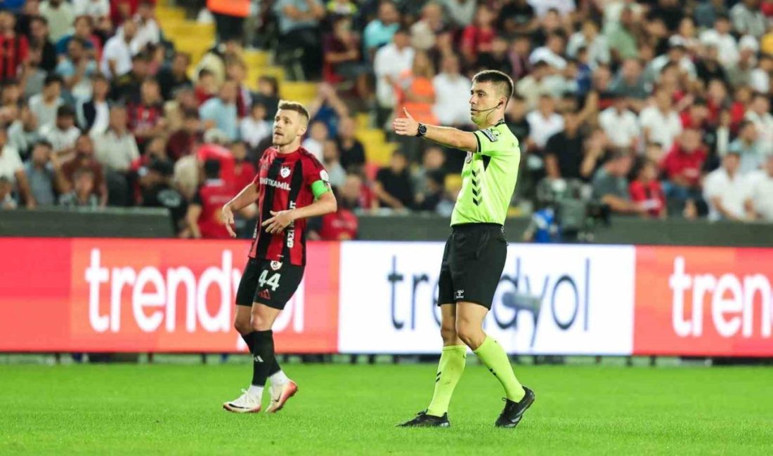 Samsunspor, Gaziantep FK ile oynanan karşılaşmada verilen hakem kararlarına tepki