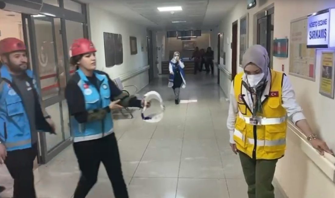 Sarıkamış’ta yangın tatbikatı gerçeği aratmadı. Kars’ın Sarıkamış ilçesinde bulunan Devlet