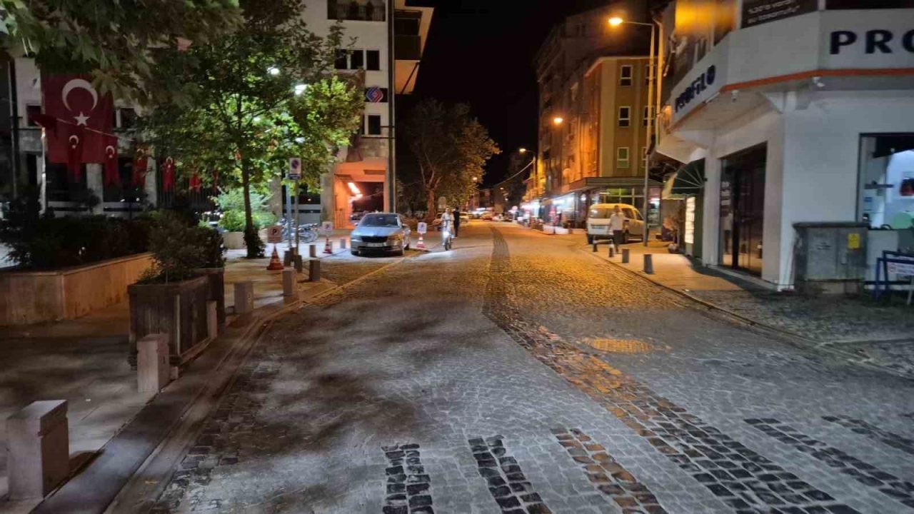 Balıkesir’in Sındırgı ilçesinde 4 büyüklüğünde deprem meydana geldi. Merkez üssü