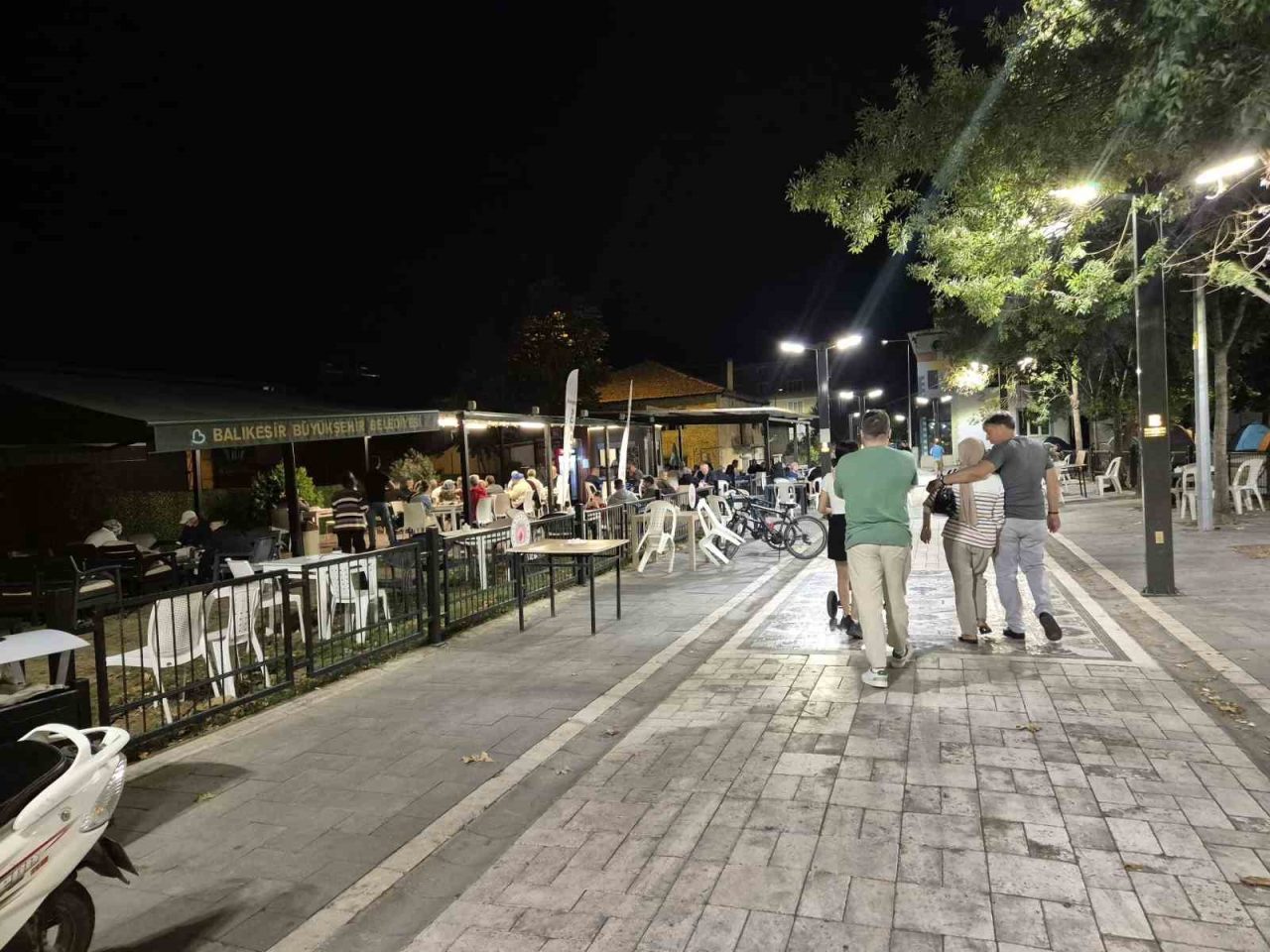 Balıkesir’in Sındırgı ilçesinde 4.9 büyüklüğündeki depremin ardından gece de 4.5