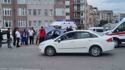 Sinop’ta iki otomobilin çarpışmasını sonucu meydana gelen trafik kazasında 2