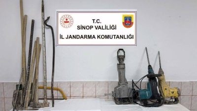 Sinop’un Durağan ilçesinde jandarma ekipleri tarafından çok sayıda tarihi eser