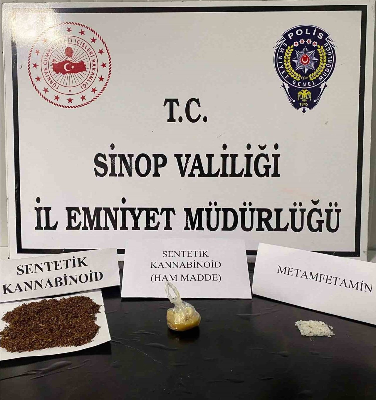 Sinop’un Boyabat ilçesinde düzenlenen uyuşturucu operasyonunda sentetik kannabinoid hammaddesi, bonzai