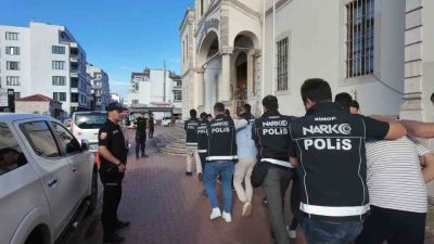 Sinop’un Gerze ilçesinde polis ekiplerince sokak satıcılarına yönelik düzenlenen uyuşturucu