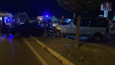 Sivasspor alt yapı takımı futbolcularını taşıyan aracın otomobille çarpıştığı kazada