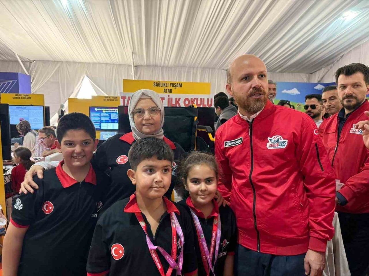İstanbul’da düzenlenen TEKNOFEST’te Erzurum’u temsil eden Tatbikat İlkokulu öğrencileri “Sağlıklı