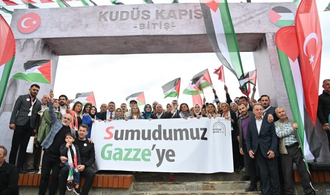 Trabzon’da binlerce kişinin katılımıyla “Trabzon’dan Kudüs’e Gönül Köprüsü” etkinliği gerçekleştirildi.