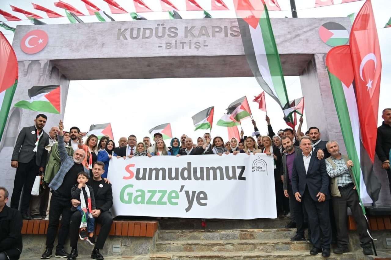 Trabzon’da binlerce kişinin katılımıyla “Trabzon’dan Kudüs’e Gönül Köprüsü” etkinliği gerçekleştirildi.