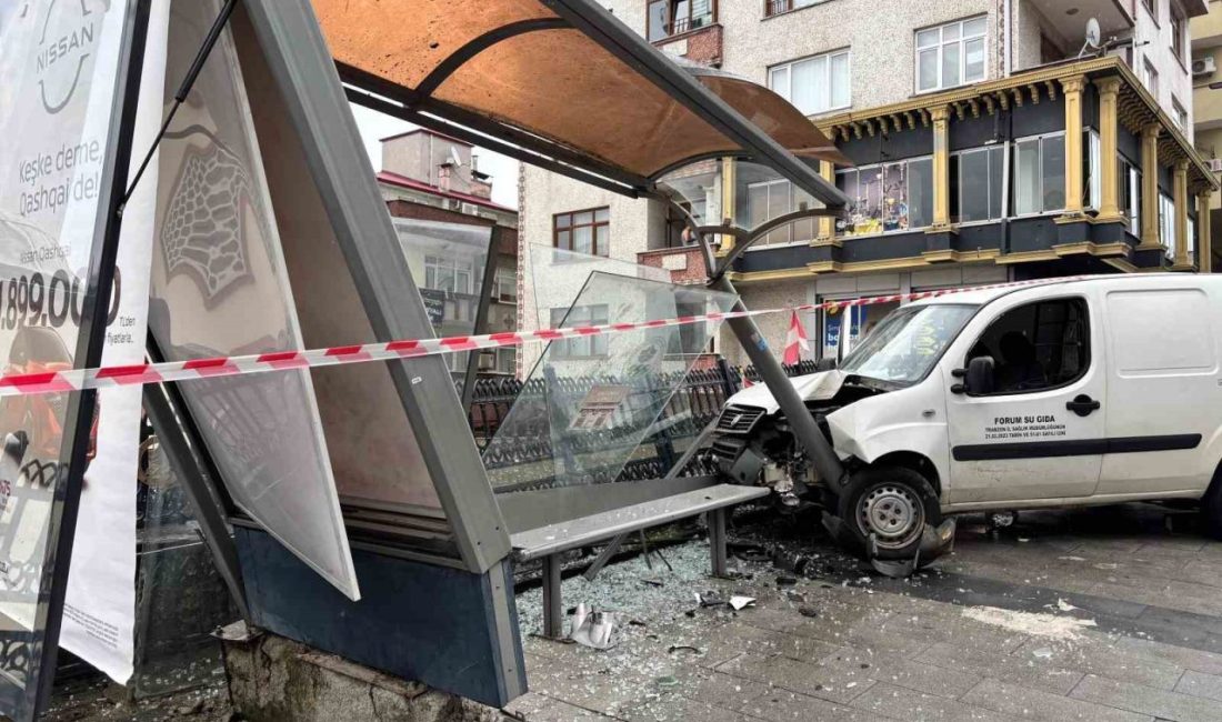 Trabzon’un Ortahisar ilçesinde el frenini çekilmeyen araç yaklaşık 100 metre