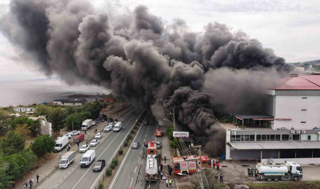 Trabzon’un Akçaabat ilçesinin Darıca mahallesinde Deppo’ isimli alışveriş merkezinde yangın