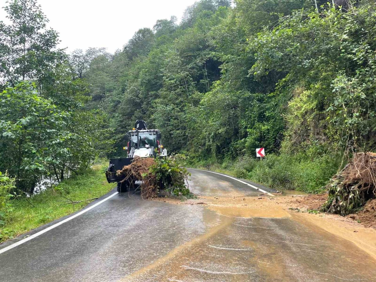 Trabzon’da dün gece etkili olan şiddetli yağışlar, Akçaabat, Araklı, Maçka