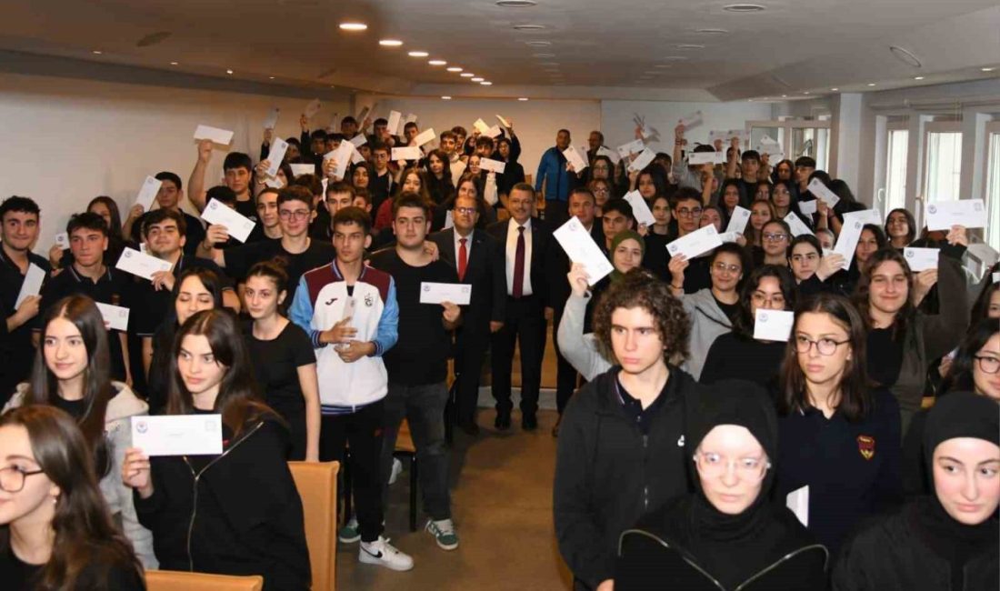 Trabzon Büyükşehir Belediyesi, üniversite sınavına hazırlanan 10 bin öğrenciye dijital