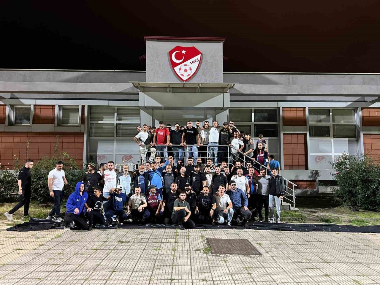 Trabzonspor taraftarları, Fenerbahçe ile Trabzonspor arasında oynanan maçın ardından gündeme