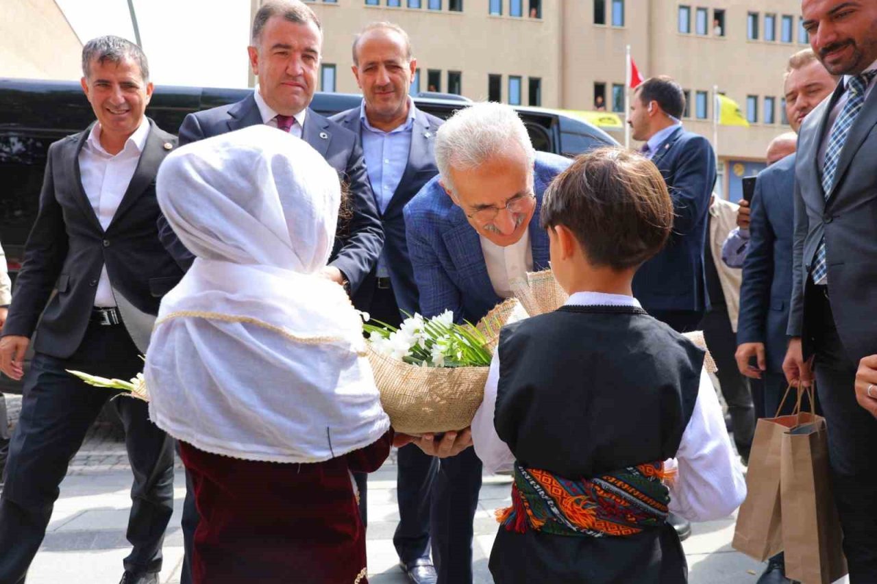Ulaştırma ve Altyapı Bakanı Abdulkadir Uraloğlu, bir dizi ziyaret ve