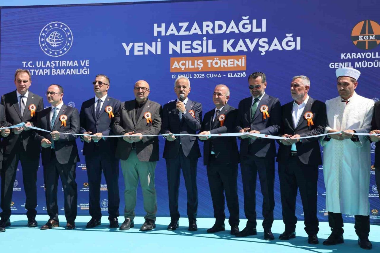 Elazığ’da Yeni Nesil Hazardağlı Kavşağının açılışına katılan Ulaştırma ve Altyapı