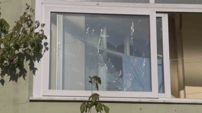 Ümraniye’de inşaat alanında kontrollü bir patlama gerçekleşti. Patlamada evler, dükkanlar