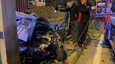 Zonguldak-Alaplı karayolunun Taşbaşı mevkisinde gece saatlerinde kontrolden çıkan otomobil, üst