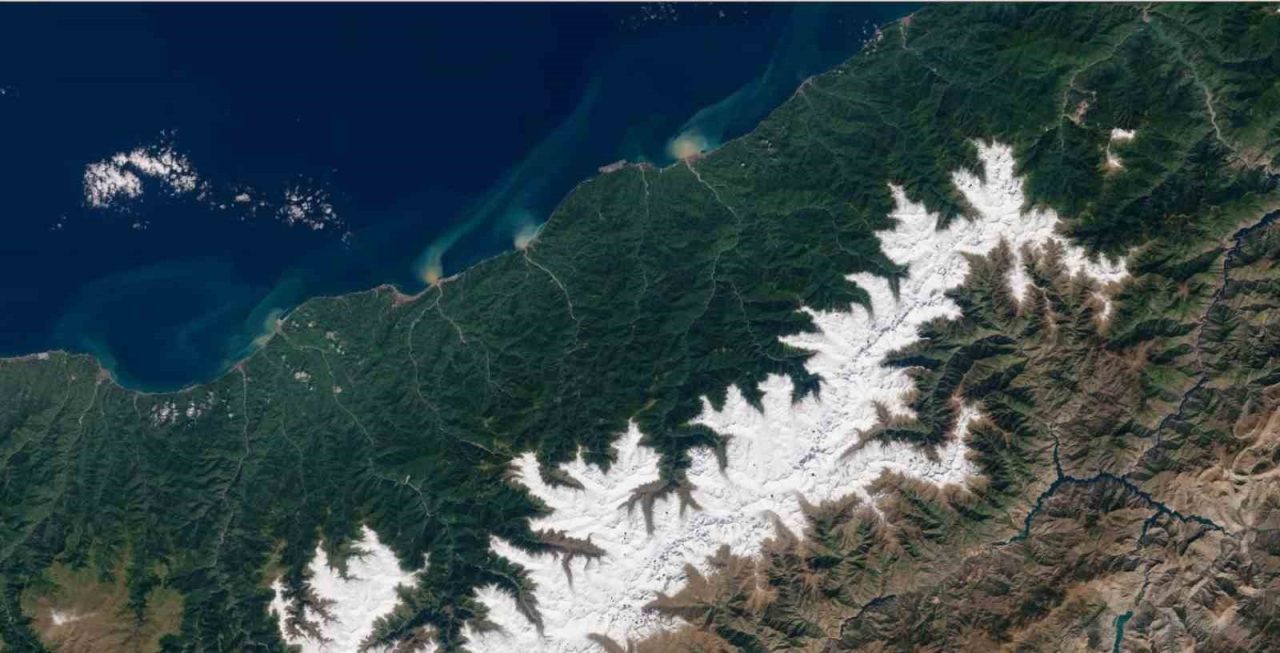 Doğu Karadeniz’in doğusunu kapsayan yüksek çözünürlüklü uydu görüntülerinde hafta sonu