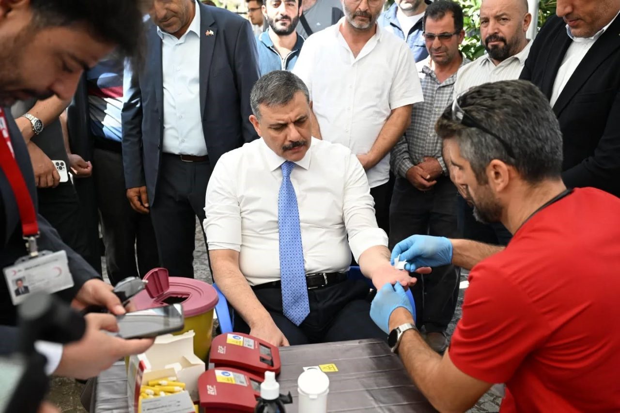 Erzurum Valisi Mustafa Çiftçi “Kan Bağışı Hayat Kurtarır” kampanyasının bu