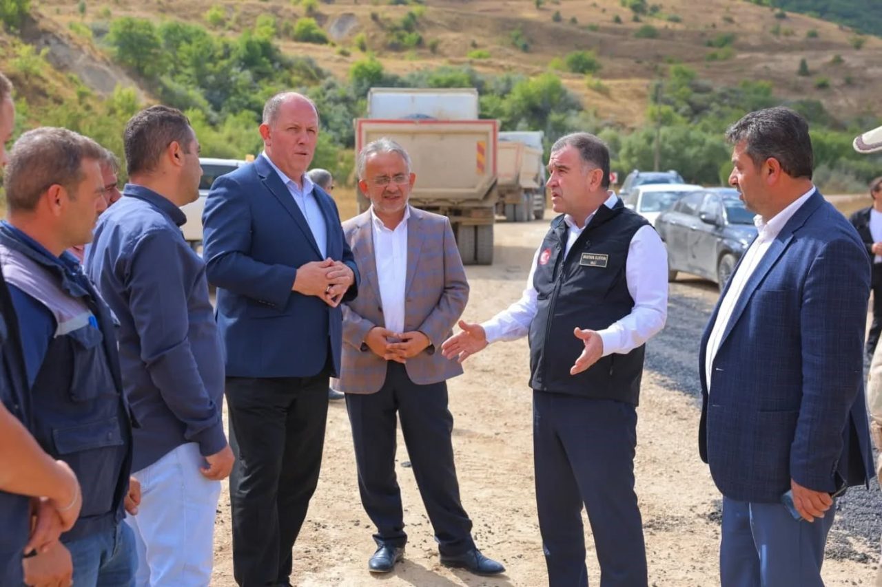 Bayburt Valisi Mustafa Eldivan, köylerde yürütülen altyapı ve yol çalışmalarını