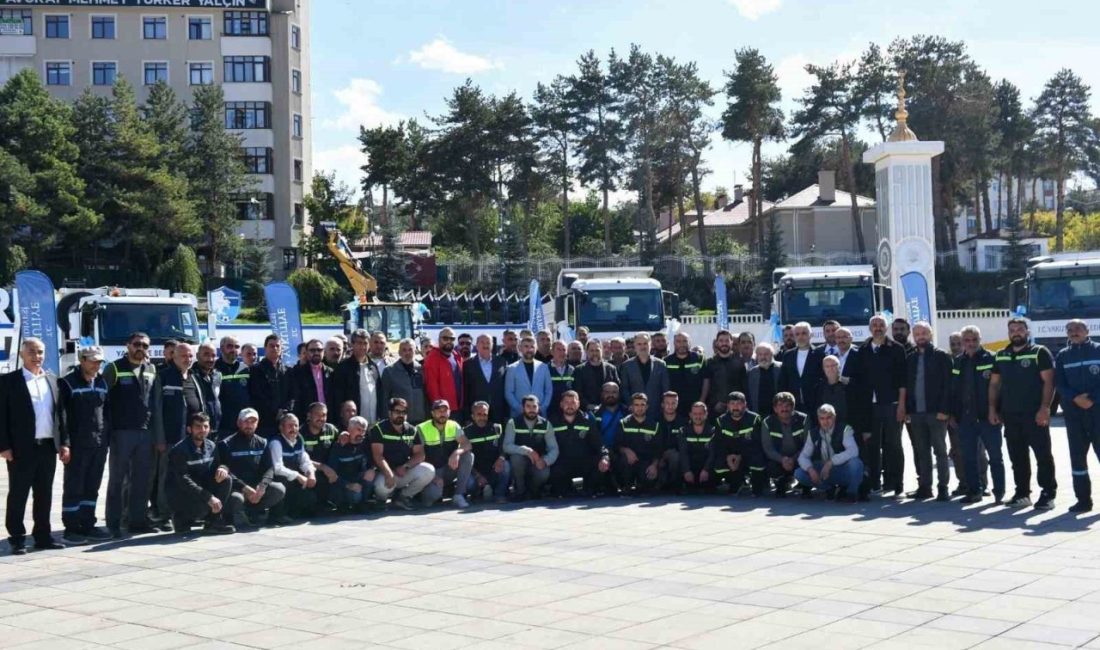 Yakutiye Belediyesi araç filosuna kattığı yeni kamyon ve iş makinelerinin