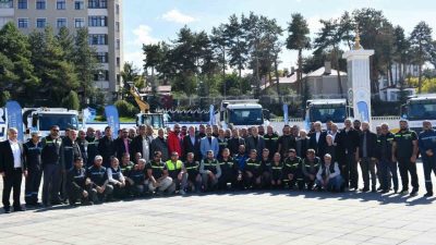 Yakutiye Belediyesi araç filosuna kattığı yeni kamyon ve iş makinelerinin