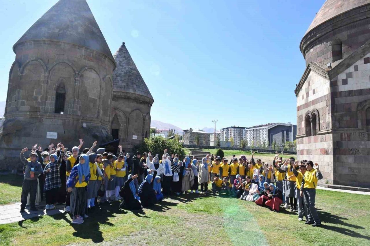 Yakutiye Belediyesi, ilçenin tarihi ve kültürel zenginliklerini tanıtmak için yaptığı