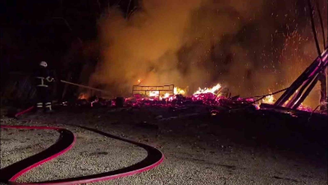 Amasya’nın Suluova ilçesinde bir evde çıkan yangında tüpün bomba gibi