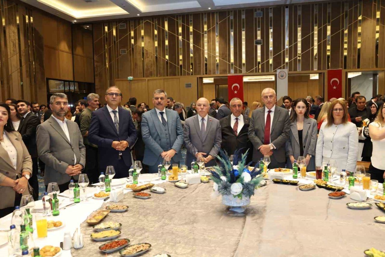 2025-2026 adli yılı açılış resepsiyonunda konuşan Erzurum Baro Başkanı Avukat