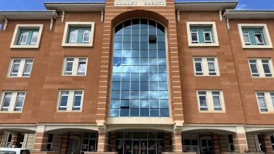 Kastamonu’da polis ekipleri tarafından düzenlenen operasyonda yatağının altına saklanmış vazyetteki