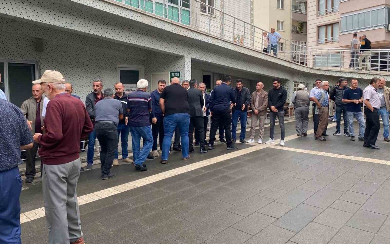 Amasya’da yediği yemeğin boğazına takılması üzerine nefes alamayan adam, 8