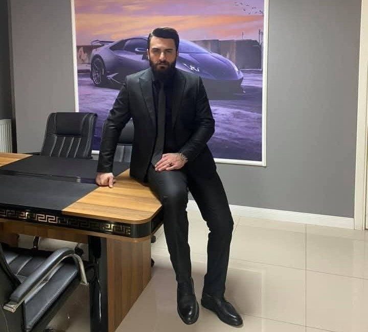 Kocaeli’nin Gebze ilçesinde yol kenarında bir kişi ölü halde bulundu.