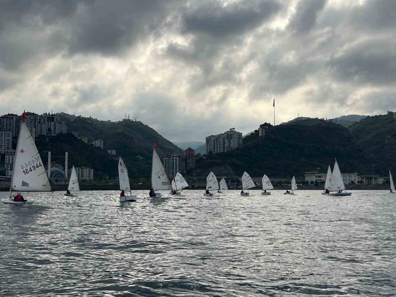 29 Ekim Cumhuriyet Bayramı etkinlikleri kapsamında düzenlenen Yelken Yarışları, Akyazı