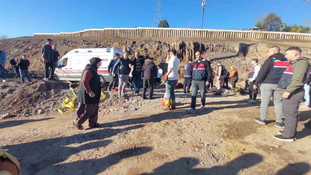 Sakarya’nın Akyazı ilçesinde yapımı devam eden yol çalışmasında yaklaşık 30