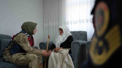 Bayburt’un Aydıntepe ilçesine bağlı İncili köyünde yaşayan 97 yaşındaki Rabiye