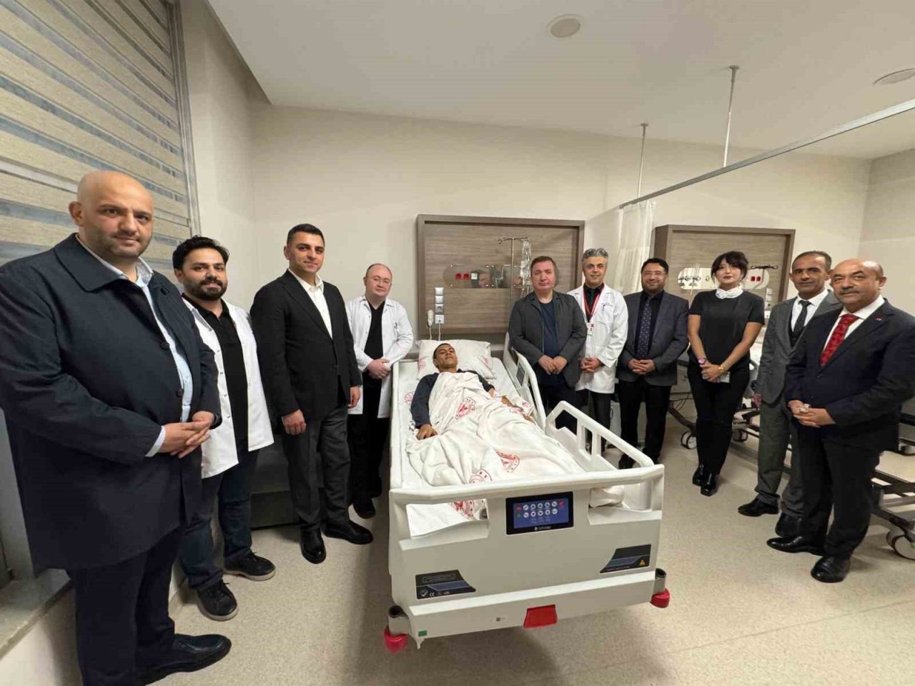 Erzincan Valisi Hamza Aydoğdu, apandisit rahatsızlığı nedeniyle Erzincan Binali Yıldırım