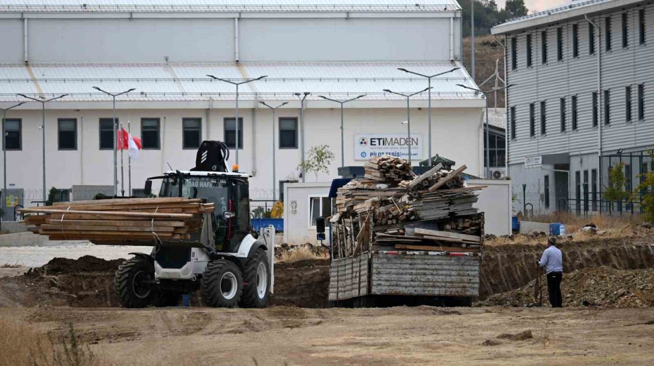 AK Parti Eskişehir İl Başkanı Gürhan Albayrak, Beylikova’daki Nadir Toprak