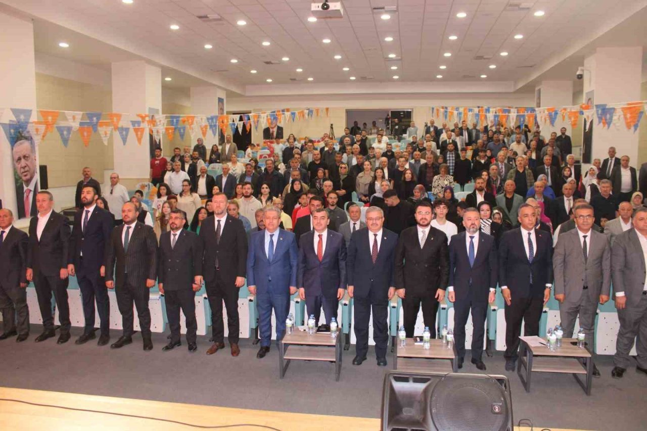 AK Parti Kocasinan İlçe Danışma Meclisi Toplantısı düzenlendi. Toplantıda konuşan