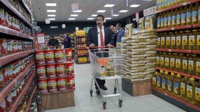 AK Parti milletvekili Abdurrahim Fırat, Erzurum Büyükşehir Belediyesi’nin açtığı Halk