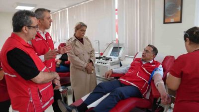 AK Parti Manisa İl Başkanlığı, Kızılay Haftası kapsamında kan bağışı