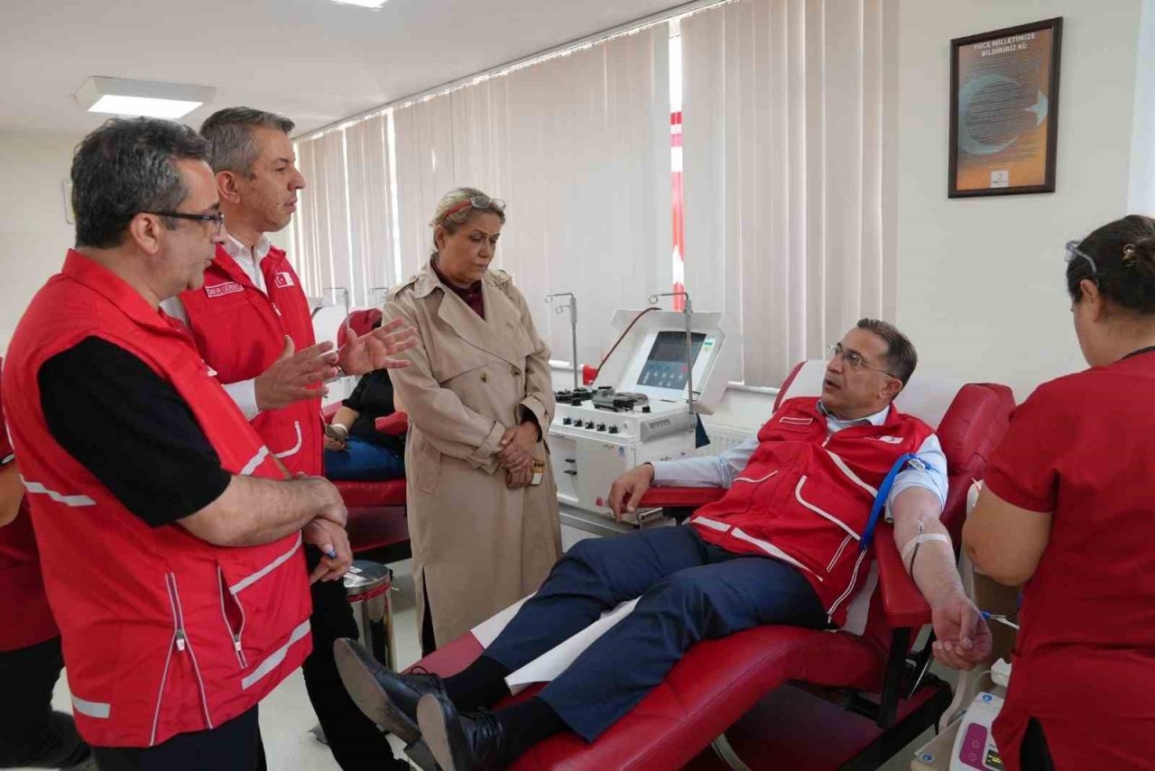 AK Parti Manisa İl Başkanlığı, Kızılay Haftası kapsamında kan bağışı