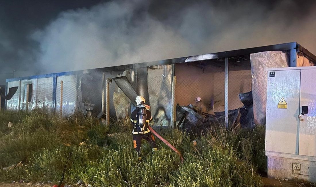 Hatay’da içerisinde yaşayan vatandaşların bir süre önce tahliye edildiği 2