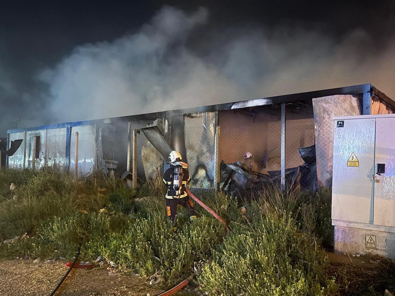 Hatay’da içerisinde yaşayan vatandaşların bir süre önce tahliye edildiği 2
