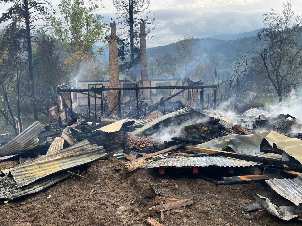 Kastamonu’nun Küre ilçesinde çıkan yangında ahşap ev kullanılmaz hale geldi.