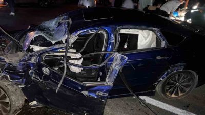 Amasya’da otomobilin tırla çarpıştığı kazada 1’i ağır 5 kişi yaralandı.