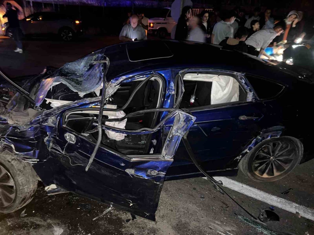 Amasya’da otomobilin tırla çarpıştığı kazada 1’i ağır 5 kişi yaralandı.