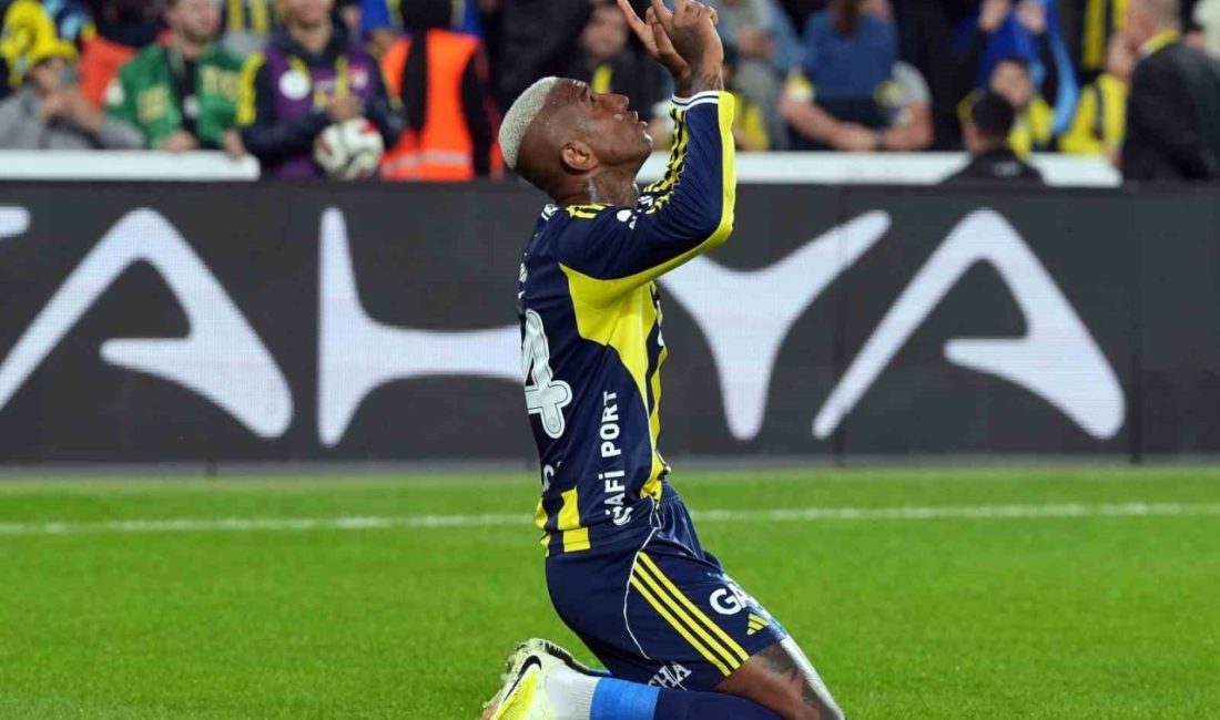 Fenerbahçe’nin Brezilyalı forveti Anderson Talisca, Fatih Karagümrük filelerini havalandırarak, ligdeki