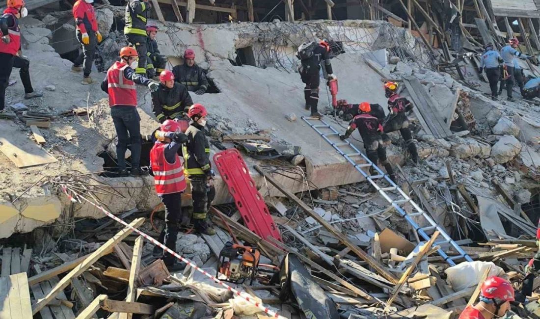 Antalya’nın Gazipaşa ilçesinde, riskli yapı olarak belirlenip kısa süre önce